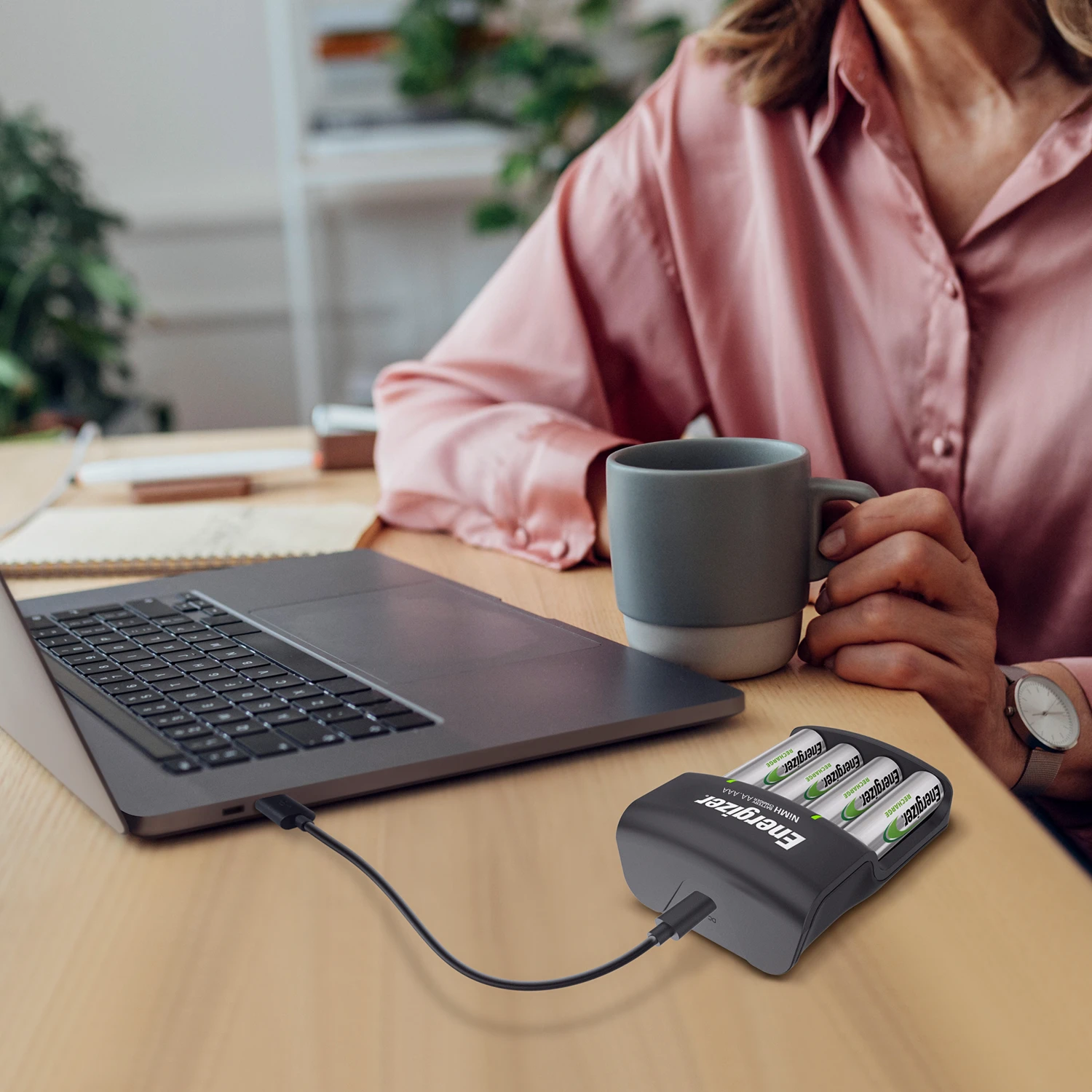 Energizer NiMH Battery Charger USB 4 AA/AAA 4 Batteries AA / HR06 5 Energizer NiMH Battery Charger USB 4 AA/AAA 4 Batteries AA / HR06 - Image 5