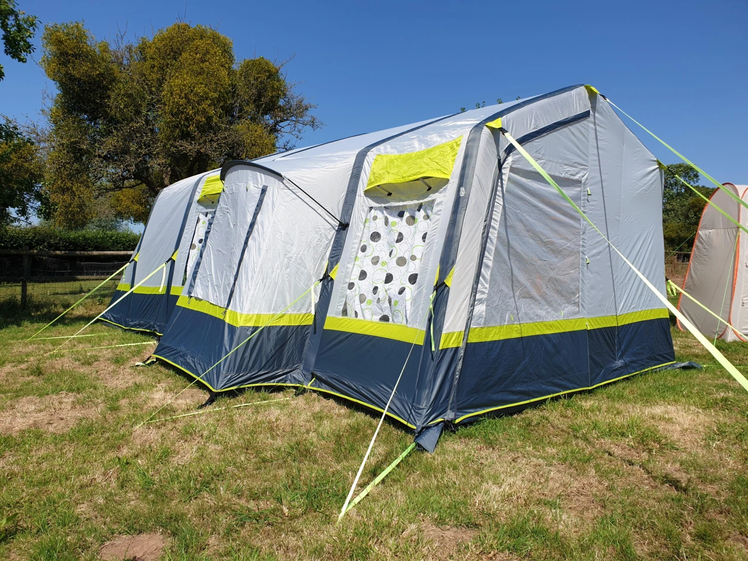 OLPRO Home 5 Berth Inflatable Family Tent 2 OLPRO Home 5 Berth Inflatable Family Tent - Image 2