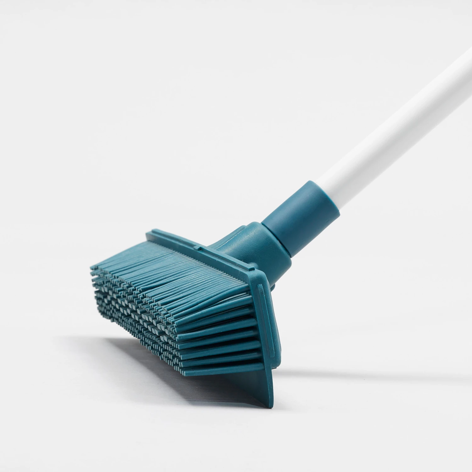 Quechua Camping Broom Dustpan Kit 6 Quechua Camping Broom Dustpan Kit - Image 6